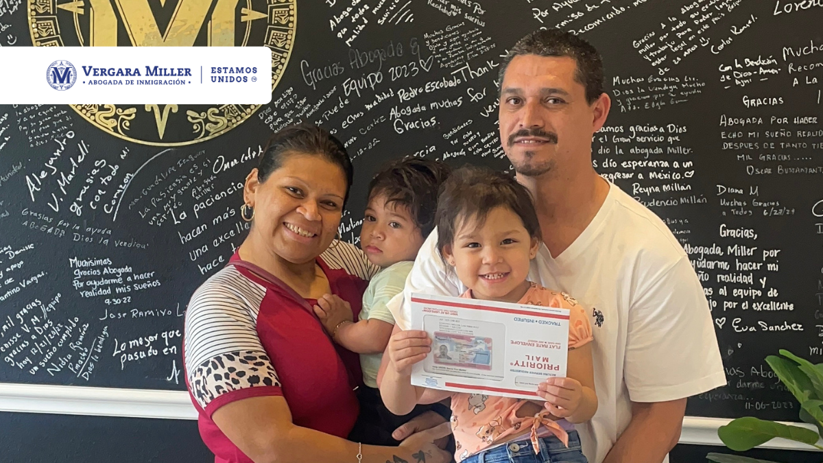 Nuestros clientes con sus papeles